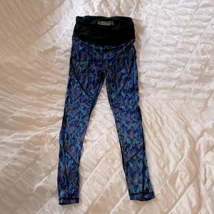 VS sport leggings. Size S. Silky feeling fabric.